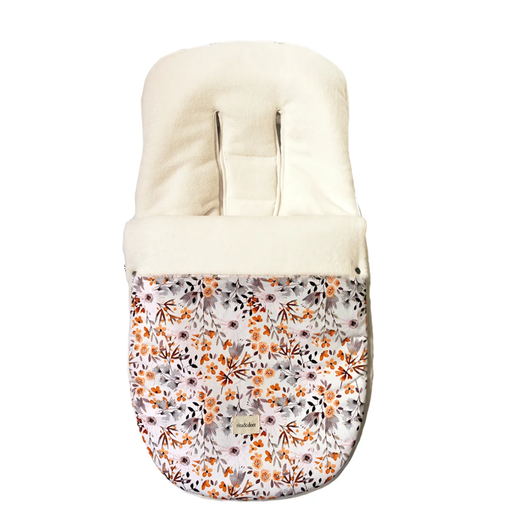 Saco silla paseo Green Forest verde con estampado de flores y diseño original. Muy calentito con pelito interior y exterior antimanchas e impermeable de rita and deer.