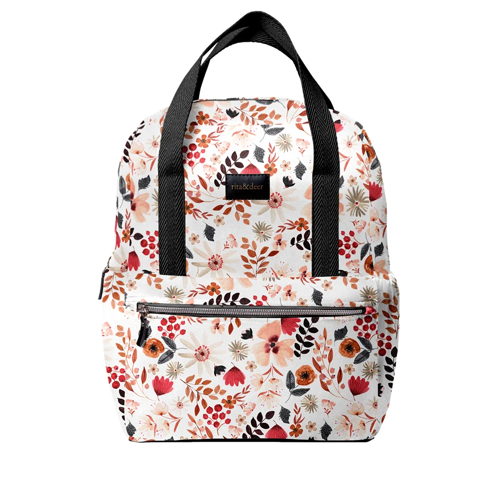 mochila-carro-bebe-spring-passion-cinta-negra-ritaanddeer mochila para carro de bebé original y moderna con el estampado spring passion que es de flores en diferentes tonalidades en rojo,rosa, gris y beige.Una original mochila para bebé con cinta beige