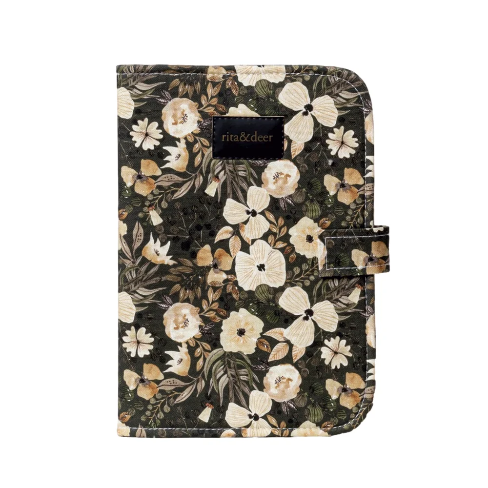 portadocumentos de bebé green forest de color verde con estampado de flores en beige elegantes y sutíles