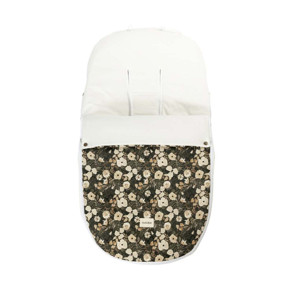 saco carro de bebé de entretiempo green forest con fondo en color verde y flores en tonos beige