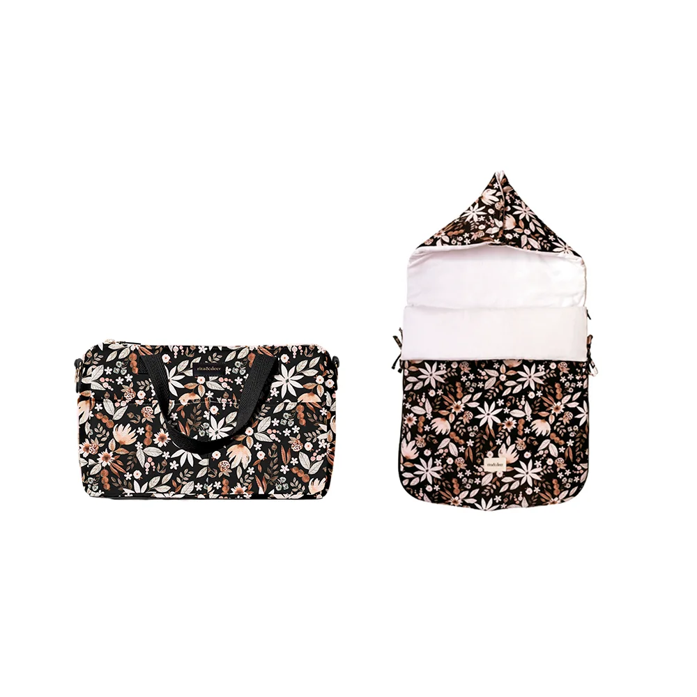 bolso carro bebé chester black garden con saco de capazo estampado de flores a conjunto y fondo negro