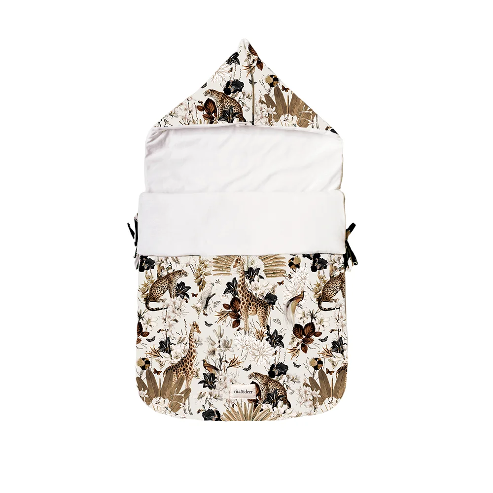 saco para capazo de bebé luxor estampado animales jirafas y leopardos por Olivier wolff
