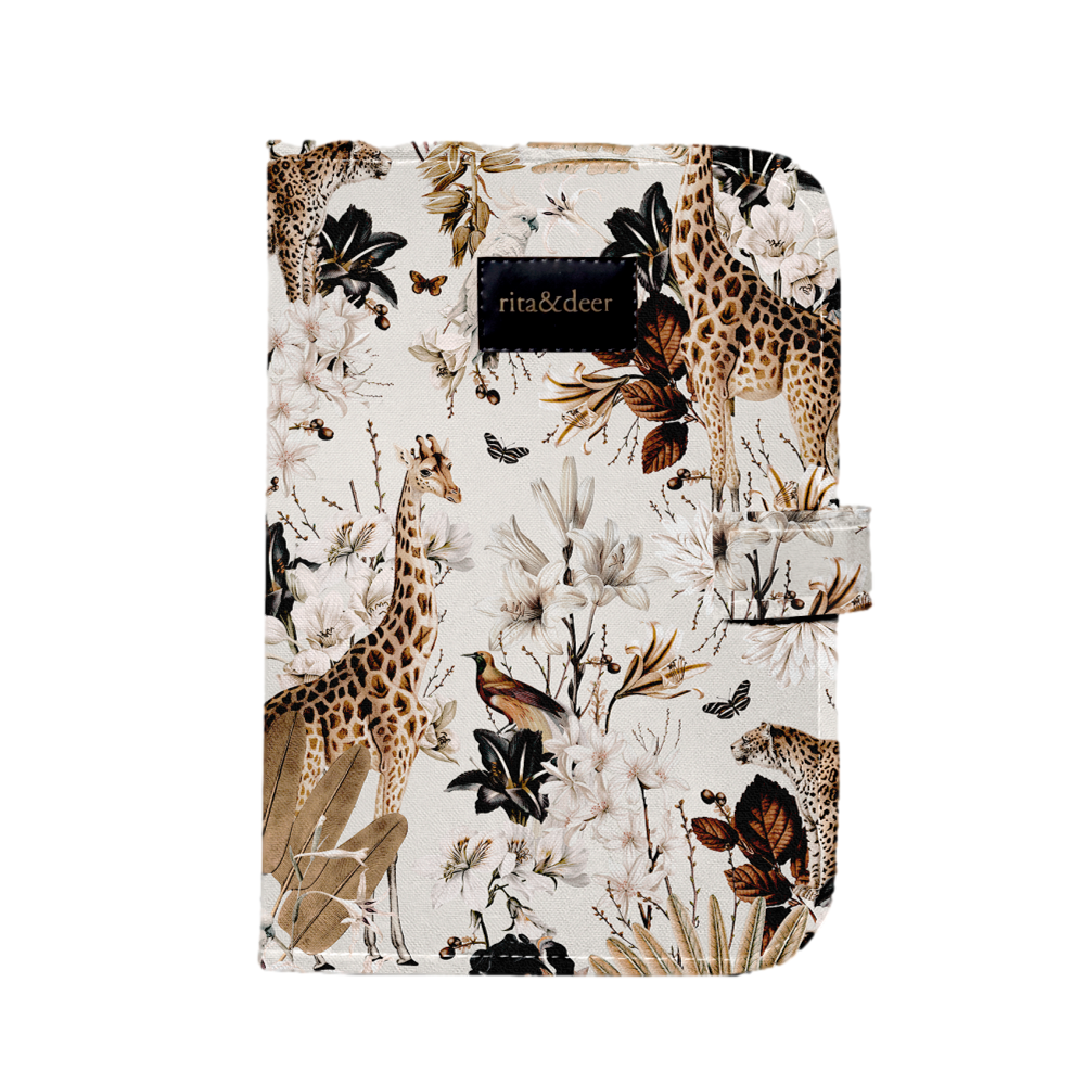 portadocumentos de bebé luxor estampado de jirafas y leopardos diseñado por olivier wolff y rita&deer