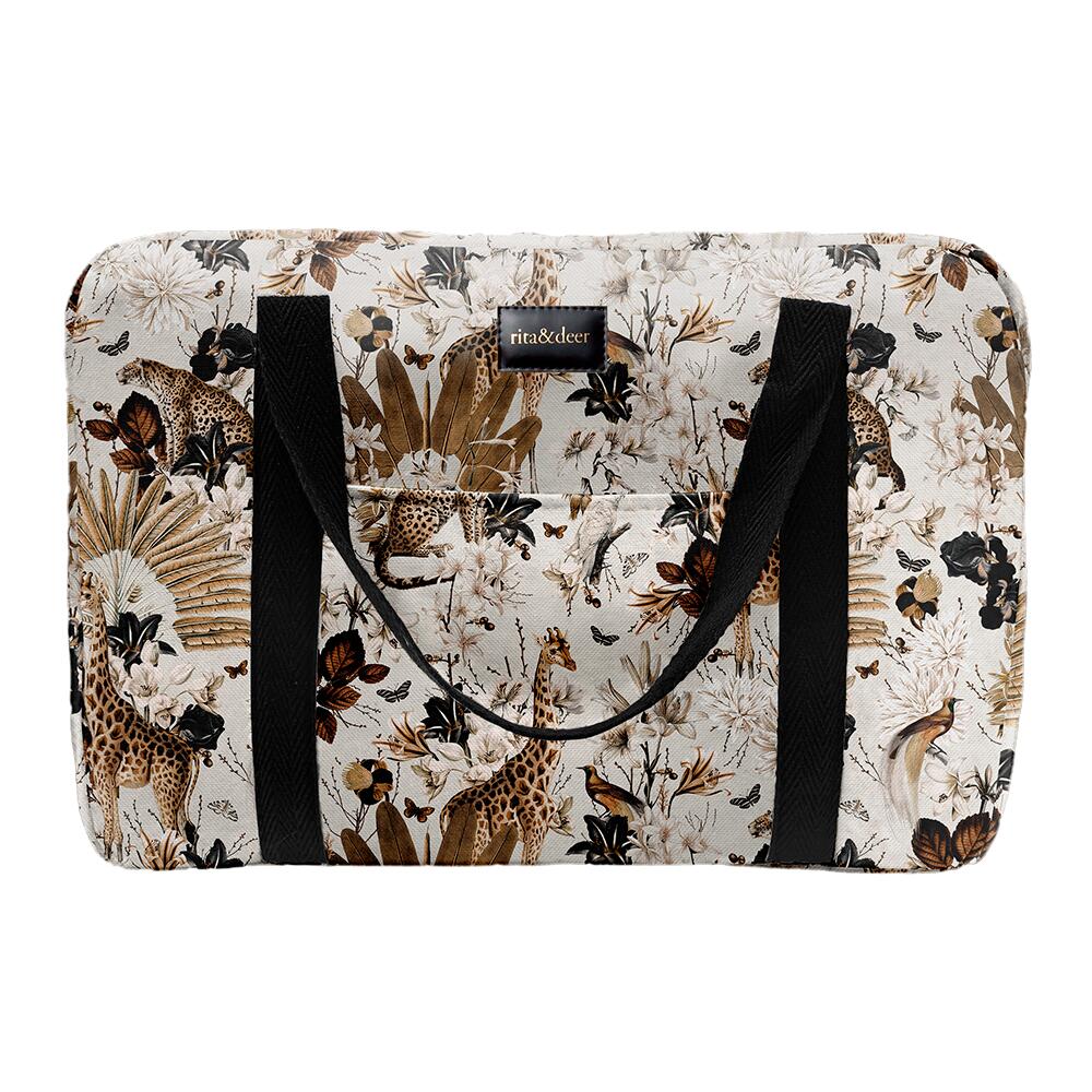 bolsa o maleta de maternidad para hospital o de viaje con estampado de animales, jirafa y leopardos con palmeras y plantas del antiguo egipto. Bolsa de maternidad original y diferente de rita &deer