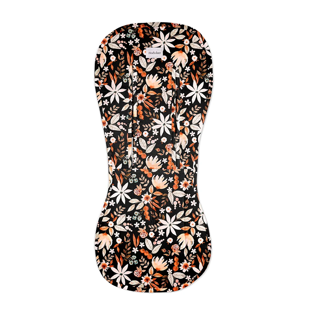 Colchoneta Cybex Priam Black Garden fabricada con algodón 100% orgánico GOTS y acabado antimanchas e impermeable. Mantiene a tu bebé cómodo y fresco gracias a su relleno acolchado y al tejido 3D transpirable. Cambia el estilo de tu sillita de paseo con la colchoneta transpirable para Joolz, un artículo que no puede faltar en los accesorios de tu carrito. Conseguirás darle un toque diferente con nuestra colección Black Garden en fondo negro y flores marrones. Combina la colchoneta de carro con el bolso del mismo estampado o con el resto de accesorios de la colección Black Garden.