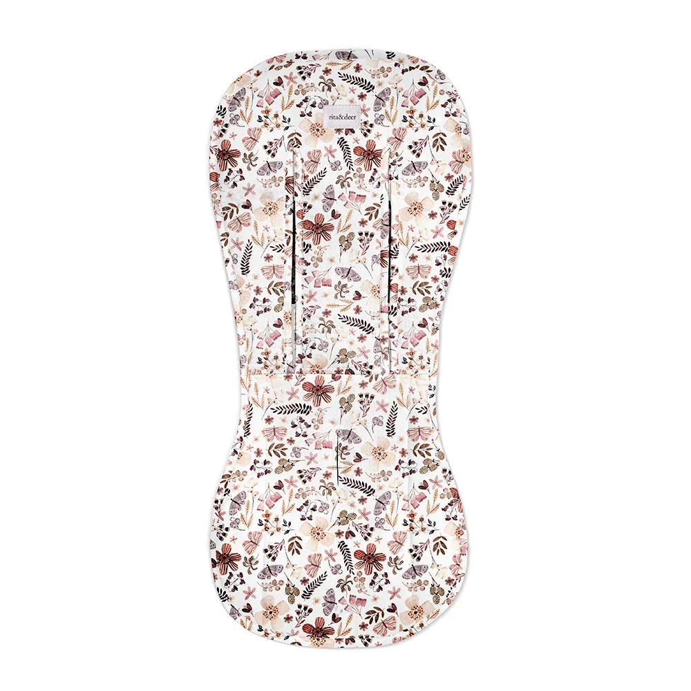 Colchoneta Cybex Priam Butterfly compatible con el cochecito de bebé Cybex Priam, fabricada en tejido de algodón 100% orgánico GOTS, mantiene a tu bebé cómodo y fresco gracias al tejido 3D transpirable. Cambia el estilo de tu sillita de paseo con la colchoneta integral para Cybex transpirable, antimanchas e impermeable, un artículo que no puede faltar en los accesorios de tu carrito. Conseguirás darle un toque diferente con nuestra colección Butterfly en fondo blanco y estampado de mariposas y flores mínimalistas en tonos burdeos, rosa, beige y lila. Combina la colchoneta de carro con el bolso del mismo estampado o con el resto de accesorios de la colección Butterfly
