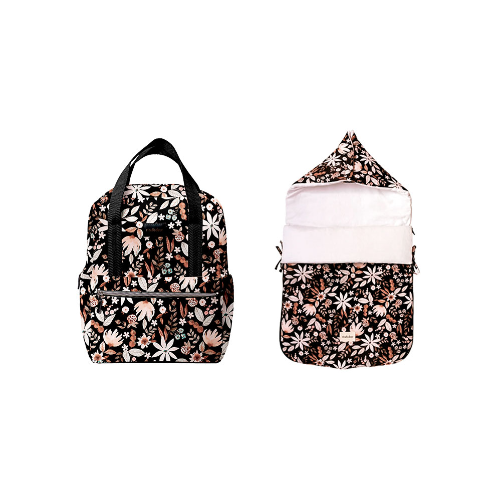 El pack mochila para carrito de bebé Black Garden de color negro con saco capazo de Rita & Deer combina diseño y funcionalidad con características clave como el tejido antimanchas e impermeable. Este conjunto es ideal para padres que buscan soluciones prácticas y elegantes para el paseo del bebé. Este conjunto esencial combina una práctica mochila para tu carrito y un acogedor saco capazo, ambos confeccionados con tejido de algodón 100% orgánico OEKO-TEX que es a la vez lleva un acabado antimanchas e impermeable.