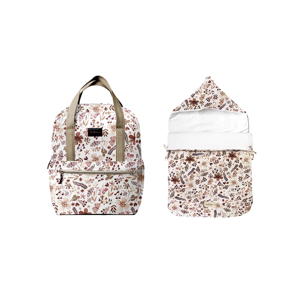 El pack mochila para carrito de bebé Butterfly con saco capazo de Rita & Deer combina diseño y funcionalidad con características clave como el tejido antimanchas e impermeable. Este conjunto es ideal para padres que buscan soluciones prácticas y elegantes para el paseo del bebé. Este conjunto esencial combina una práctica mochila para tu carrito y un acogedor saco capazo, ambos confeccionados con tejido de algodón 100% orgánico OEKO-TEX que es a la vez lleva un acabado antimanchas e impermeable.
