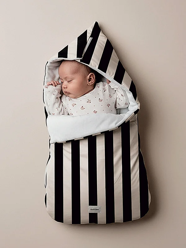 sacos o saco para capazo de bebe original moderno y exclusivo con estampados de flores, animales con tejidos antimanchas e impermeables cfabricados con algodón 100% orgánico.