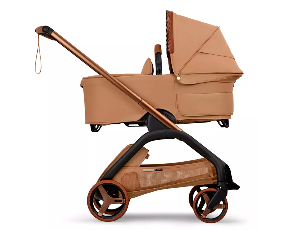 Bugaboo Dragonfly x Stella Mc Cartney La fusión entre la alta moda y la puericultura premium alcanza su punto álgido con la esperada alianza entre la firma holandesa Bugaboo y la icónica diseñadora británica Stella McCartney. Esta colaboración de edición limitada redefinirá el paseo urbano a través de una propuesta que combina elegancia atemporal, innovación técnica y un compromiso inquebrantable con la sostenibilidad.